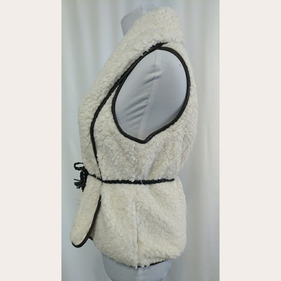 Cream Faux Fur Vest - Picture 6 of 8